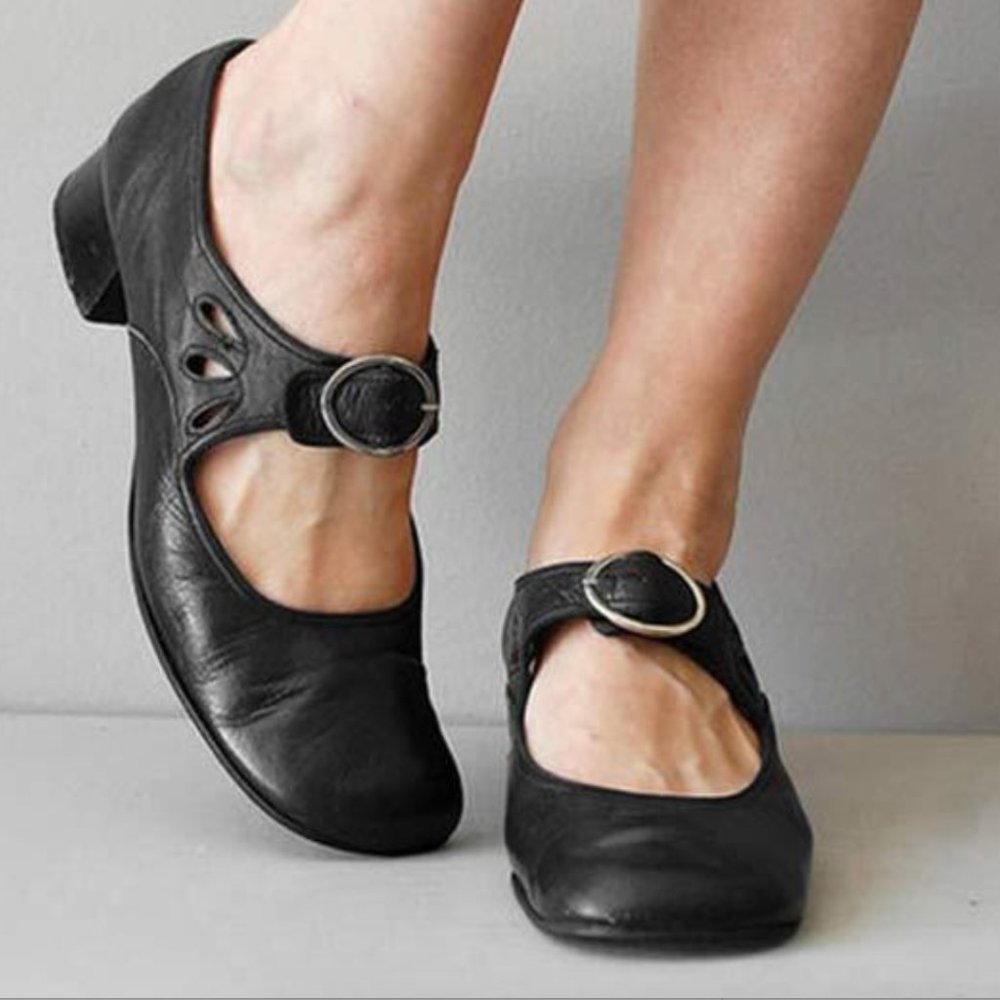 Women's Retro Low Heel Buckle Pumps